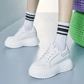2023 Летние кроссовки с полой платформой Женская белая спортивная обувь для бега из натуральной кожи Вулканизированная обувь Толстая подошва Массивные кроссовки