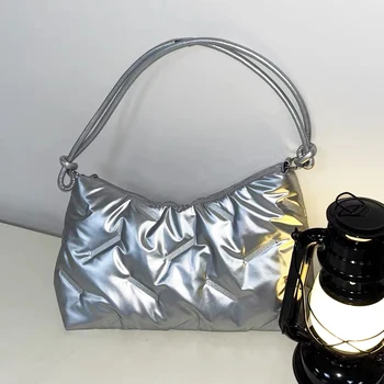 Плиссированные серебряные сумки для женщин Роскошные дизайнерские сумки и кошельки 2023 года Новинка в моде Простой плечо на молнии большой емкости